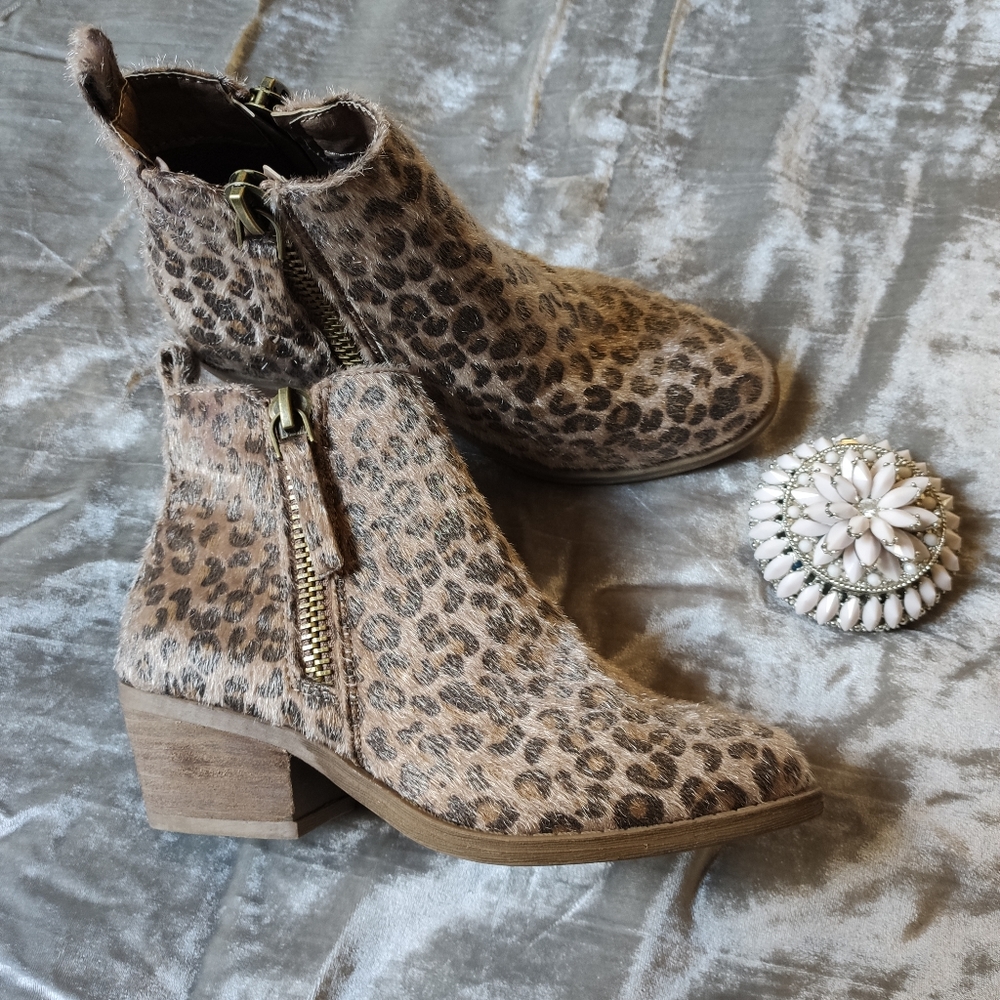 Very J Cheetah Boots